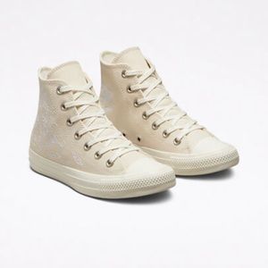 Ivory Chuck Taylor All Star Embroidered
Floral